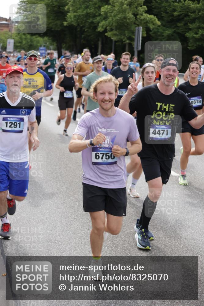 29.06.2025 - hella hamburg halbmarathon Jannik Wohlers http://msf.ph/oto/8325070 29.06.2025 10:39:44 Lombardsbrücke 1018, 1037, 1058, 1076, 1291, 1586, 1691, 1899, 2019, 2109, 2254, 2515, 2572, 2866, 2888, 3237, 3515, 3607, 3808, 4173, 4271, 4471, 4756, 5113, 5229, 5263, 5351, 5352, 5654, 5877, 5901, 6097, 6548, 6673, 6698, 6750, 6866, 6876, 6890, 6920, 7174, 7455, 7456, 7675, 7850, 8815, 8865, 8866, 9187, 9195, 9292, 9495, 10474, 10806, 10818, 10953, 11188, 11242, 11244, 11653, 11717, 12414, 12444, 12501, 12760, 12906, 13005, 13069, 13290, 13410, 13577, 13651, 14327, 14578, 15111 meine-sportfotos.de