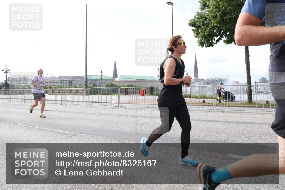 29.06.2025 - hella hamburg halbmarathon Lena Gebhardt http://msf.ph/oto/8325167 29.06.2025 10:12:54 Lombardsbrücke 10402, 1020, 1051, 1249, 1610, 1785, 1851, 1939, 2531, 2891, 2942, 2963, 2964, 3182, 3248, 3262, 4453, 4499, 4532, 4554, 5150, 5166, 5597, 5598, 6207, 6966, 7014, 7873, 7907, 8398, 8405, 8917, 8971, 9141, 9254, 10067, 10402, 10581, 11025, 11720, 12456, 13566, 13816, 14404, 14540, 14869, 15012, 15369, 15531, 16030, 16255, 16323, 16437, 16473, 16826, 16911, 17061, 17699, 17994, 18048, 18178, 18320, 18493, 18530 meine-sportfotos.de