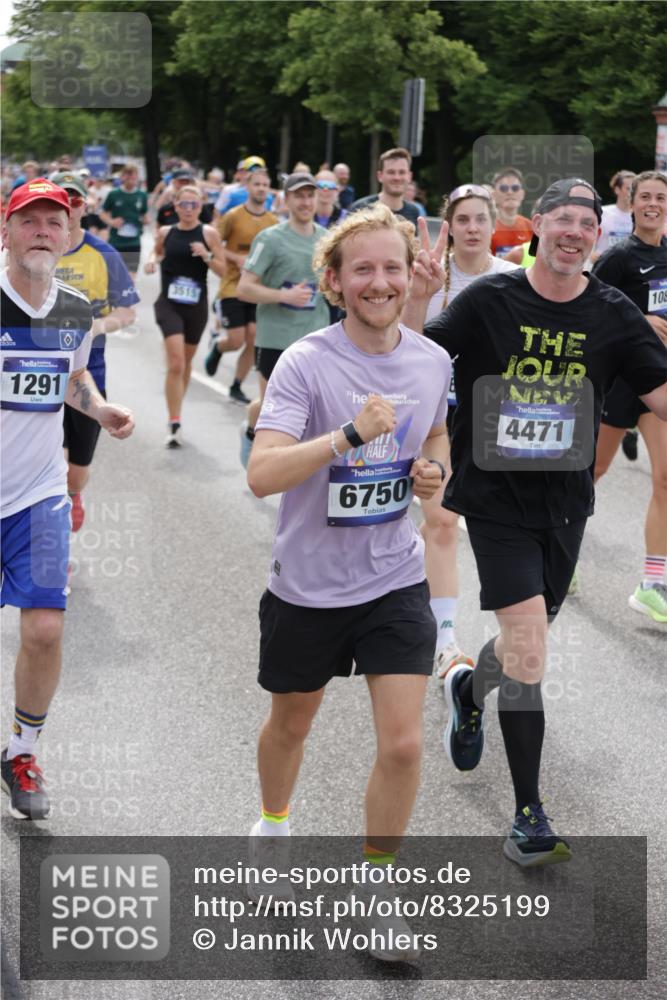29.06.2025 - hella hamburg halbmarathon Jannik Wohlers http://msf.ph/oto/8325199 29.06.2025 10:39:45 Lombardsbrücke 1018, 1037, 1058, 1076, 1291, 1691, 2019, 2109, 2254, 2515, 2572, 2866, 2888, 3237, 3515, 3607, 3808, 4173, 4271, 4471, 4756, 5113, 5229, 5263, 5351, 5352, 5877, 5901, 6097, 6548, 6673, 6750, 6866, 6876, 6890, 6920, 7108, 7174, 7455, 7456, 7675, 7850, 8815, 9187, 9195, 9292, 9495, 10474, 10806, 10818, 10953, 11188, 11242, 11244, 11653, 11717, 12414, 12444, 12501, 12760, 12906, 13005, 13069, 13290, 13410, 13577, 13651, 14578, 15111, 16681 meine-sportfotos.de
