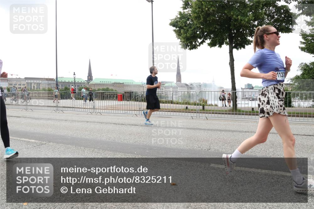 29.06.2025 - hella hamburg halbmarathon Lena Gebhardt http://msf.ph/oto/8325211 29.06.2025 10:47:22 Lombardsbrücke 1137, 1073, 1185, 1286, 1434, 1463, 1523, 1593, 1607, 1704, 1961, 2148, 2211, 2327, 2407, 2537, 2555, 2556, 2665, 2882, 2981, 2994, 3339, 4037, 4184, 4239, 4325, 4423, 4483, 4806, 4895, 4974, 4975, 5111, 5114, 5621, 5622, 5796, 5895, 5953, 6255, 6256, 6485, 6496, 6879, 6995, 7073, 7403, 7430, 7431, 7630, 7631, 7970, 8105, 8131, 8270, 8486, 8550, 8684, 8706, 8915, 8953, 8967, 9018, 9687, 11351, 11458, 11730, 11738 meine-sportfotos.de