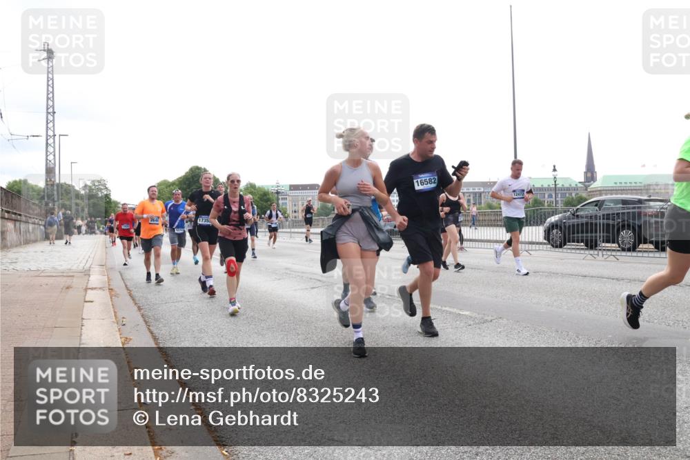 29.06.2025 - hella hamburg halbmarathon Lena Gebhardt http://msf.ph/oto/8325243 29.06.2025 10:37:41 Lombardsbrücke 2640, 6243, 1735, 16582, 12472, 1022, 1276, 1337, 1475, 1578, 1799, 1819, 1985, 2016, 2199, 2486, 2640, 2853, 3230, 3246, 3633, 4097, 4347, 5139, 5146, 5171, 5186, 5522, 5560, 5790, 5875, 5940, 6243, 6362, 6697, 6821, 6955, 7085, 7124, 7235, 7244, 7321, 7350, 7544, 7696, 7777, 7823, 8811, 8843, 8985, 9247, 9288, 9524, 9895, 10159, 10506, 10836, 11087, 11543, 12123, 12254, 12472, 12824, 16680, 17798 meine-sportfotos.de