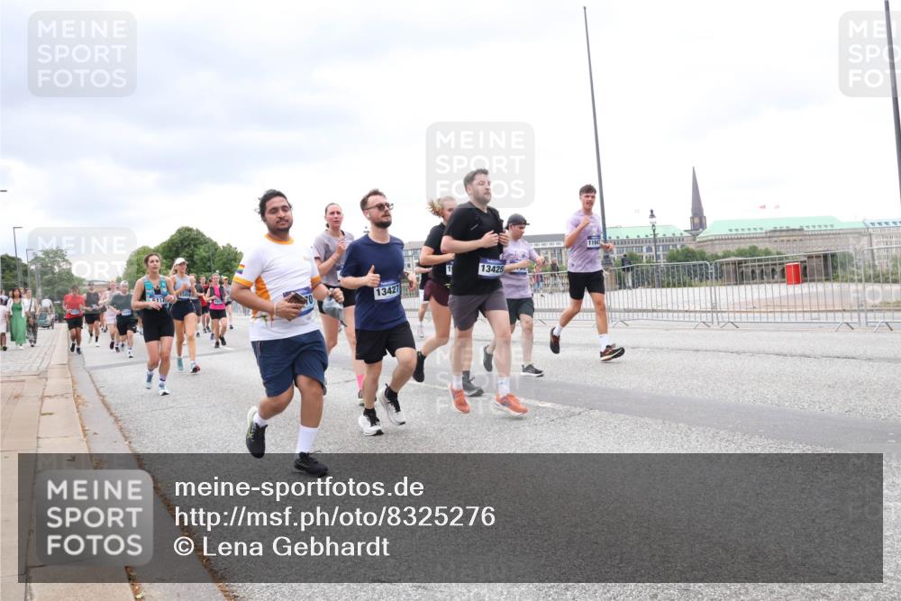 29.06.2025 - hella hamburg halbmarathon Lena Gebhardt http://msf.ph/oto/8325276 29.06.2025 10:57:40 Lombardsbrücke 5117, 15950, 13427, 13425, 11941, 1123, 1242, 1248, 1265, 1643, 2015, 2041, 2370, 2451, 2567, 2900, 3191, 3195, 3385, 3388, 3433, 3644, 3723, 3750, 3851, 3954, 4059, 4086, 4106, 4180, 4197, 4521, 4830, 5117, 5316, 5632, 5736, 5738, 6827, 6857, 6916, 7172, 7193, 7556, 7720, 7728, 7787, 8035, 8159, 8287, 8386, 8474, 8540, 8552, 8708, 8713, 8773, 8851, 8853, 8873, 9059, 9110, 9233, 9318, 9394, 9496, 9613 meine-sportfotos.de