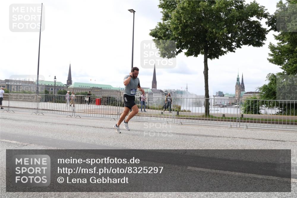 29.06.2025 - hella hamburg halbmarathon Lena Gebhardt http://msf.ph/oto/8325297 29.06.2025 10:23:14 Lombardsbrücke 10739, 1029, 1048, 1362, 1853, 2766, 2925, 3003, 3029, 3034, 4190, 4266, 4728, 4793, 5629, 6502, 6578, 6784, 6785, 6849, 7029, 7266, 7820, 7891, 8687, 8688, 8716, 8918, 8920, 9133, 9301, 9877, 9913, 10205, 10739, 10826, 11798, 11879, 12025, 12073, 12190, 12265, 12874, 13560, 13921, 14041, 14265, 14338, 14510, 14512, 14525, 14801, 14821, 15709, 16185, 16416, 16558, 17013, 17099, 17207, 17299, 17719 meine-sportfotos.de