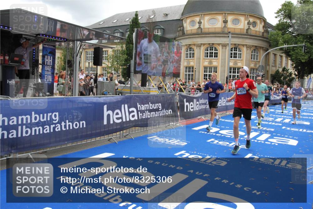 29.06.2025 - hella hamburg halbmarathon Michael Strokosch http://msf.ph/oto/8325306 29.06.2025 10:48:42 Ziel 1163, 1176, 2213, 4553, 5421, 9538, 10859, 11579, 14511, 15384, 15573, 17127, 18815 meine-sportfotos.de