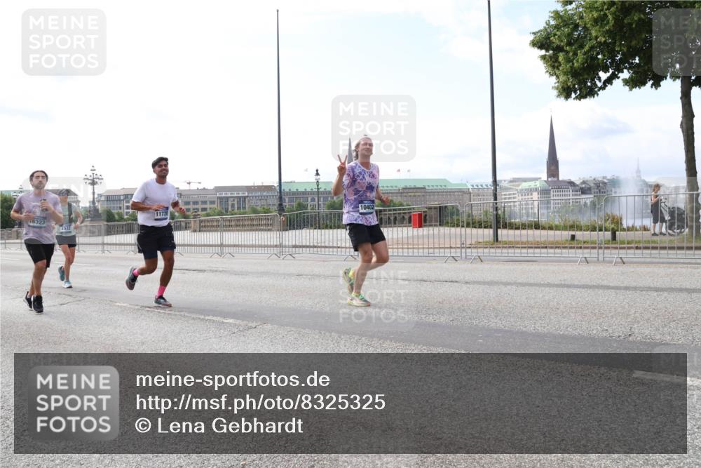 29.06.2025 - hella hamburg halbmarathon Lena Gebhardt http://msf.ph/oto/8325325 29.06.2025 10:12:55 Lombardsbrücke 16323, 4532, 11720, 10402, 1020, 1051, 1249, 1610, 1785, 1851, 1939, 2531, 2891, 2942, 2963, 2964, 3182, 3248, 3262, 4453, 4532, 4554, 5150, 5166, 5597, 5598, 6207, 7014, 7873, 7907, 8398, 8405, 8917, 8971, 9141, 9254, 10067, 10402, 10581, 11025, 11720, 12456, 13566, 13816, 14404, 14540, 14869, 15012, 15369, 15531, 16030, 16255, 16323, 16437, 16473, 16826, 16911, 17061, 17699, 17994, 18048, 18178, 18320, 18493, 18530 meine-sportfotos.de