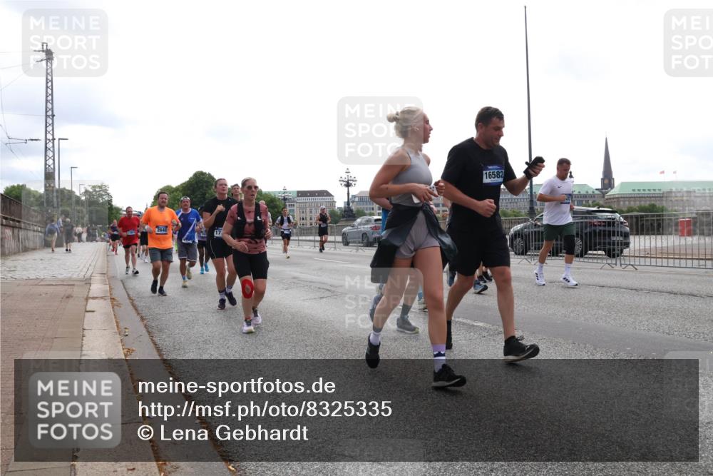 29.06.2025 - hella hamburg halbmarathon Lena Gebhardt http://msf.ph/oto/8325335 29.06.2025 10:37:41 Lombardsbrücke 2640, 16582, 1022, 1276, 1337, 1475, 1578, 1799, 1819, 1985, 2016, 2199, 2486, 2640, 2853, 3230, 3246, 3633, 4097, 4347, 5139, 5146, 5171, 5186, 5522, 5560, 5790, 5875, 5940, 6243, 6362, 6697, 6821, 6955, 7085, 7124, 7235, 7244, 7321, 7350, 7544, 7696, 7777, 7823, 8811, 8843, 8985, 9247, 9288, 9524, 9895, 10159, 10506, 10836, 11087, 11543, 12123, 12254, 12472, 12824, 16680, 17798 meine-sportfotos.de
