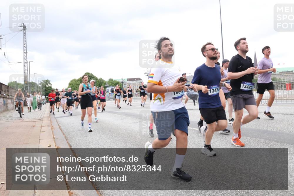 29.06.2025 - hella hamburg halbmarathon Lena Gebhardt http://msf.ph/oto/8325344 29.06.2025 10:57:41 Lombardsbrücke 1900, 13427, 723, 13425, 1123, 1242, 1248, 1265, 1643, 2015, 2041, 2451, 2567, 2900, 3191, 3195, 3385, 3388, 3433, 3644, 3723, 3750, 3954, 4059, 4086, 4106, 4180, 4197, 4521, 4830, 5117, 5316, 5632, 5736, 5738, 6337, 6827, 6857, 6916, 7172, 7193, 7556, 7720, 7728, 7787, 8035, 8159, 8287, 8386, 8474, 8540, 8552, 8708, 8713, 8773, 8851, 8853, 8873, 9059, 9110, 9233, 9318, 9394, 9398, 9436, 9496, 9613 meine-sportfotos.de