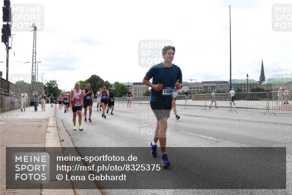 29.06.2025 - hella hamburg halbmarathon Lena Gebhardt http://msf.ph/oto/8325375 29.06.2025 10:23:16 Lombardsbrücke 3457, 8687, 8688, 13560, 1029, 1048, 1362, 1853, 2925, 3029, 3034, 4190, 4266, 4391, 4728, 4793, 5629, 6502, 6578, 6784, 6785, 6849, 7029, 7266, 7820, 7891, 8687, 8688, 8716, 8918, 8920, 9133, 9301, 9877, 9913, 10205, 10739, 11798, 11879, 12025, 12073, 12190, 12265, 12874, 13560, 13921, 14041, 14265, 14338, 14510, 14512, 14525, 14821, 15709, 16185, 16416, 16558, 17013, 17099, 17207, 17299, 17719 meine-sportfotos.de