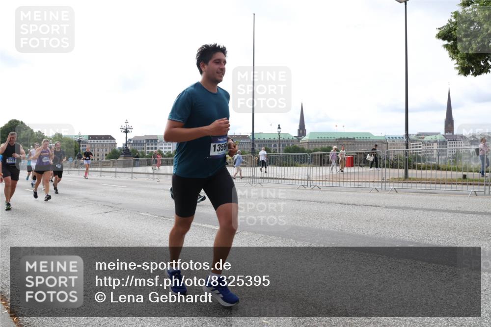 29.06.2025 - hella hamburg halbmarathon Lena Gebhardt http://msf.ph/oto/8325395 29.06.2025 10:23:16 Lombardsbrücke 8687, 8638, 1356, 1029, 1048, 1362, 1853, 2925, 3029, 3034, 4190, 4266, 4391, 4728, 4793, 5629, 6502, 6578, 6784, 6785, 6849, 7029, 7266, 7820, 7891, 8687, 8688, 8716, 8918, 8920, 9133, 9301, 9877, 9913, 10205, 10739, 11798, 11879, 12025, 12073, 12190, 12265, 12874, 13560, 13921, 14041, 14265, 14338, 14510, 14512, 14525, 14821, 15709, 16185, 16416, 16558, 17013, 17099, 17207, 17299, 17719 meine-sportfotos.de