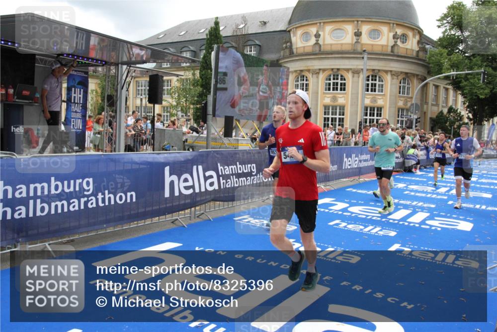 29.06.2025 - hella hamburg halbmarathon Michael Strokosch http://msf.ph/oto/8325396 29.06.2025 10:48:42 Ziel 1163, 1176, 2213, 4553, 5421, 9538, 10859, 11579, 14511, 15384, 15573, 17127, 18815 meine-sportfotos.de
