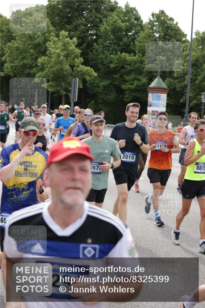29.06.2025 - hella hamburg halbmarathon Jannik Wohlers http://msf.ph/oto/8325399 29.06.2025 10:39:46 Lombardsbrücke 1018, 1037, 1058, 1076, 1291, 1691, 2019, 2109, 2254, 2515, 2572, 2866, 2888, 3237, 3515, 3607, 3808, 4173, 4271, 4471, 4756, 5113, 5229, 5263, 5351, 5352, 5877, 5901, 6097, 6463, 6548, 6673, 6750, 6866, 6876, 6890, 6920, 7108, 7174, 7455, 7675, 7850, 8815, 9187, 9195, 9292, 9495, 10474, 10806, 10818, 10953, 11188, 11242, 11244, 11653, 11717, 12414, 12444, 12501, 12760, 12906, 13005, 13069, 13290, 13410, 13577, 13651, 15111, 16681, 17318 meine-sportfotos.de
