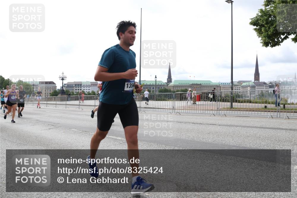 29.06.2025 - hella hamburg halbmarathon Lena Gebhardt http://msf.ph/oto/8325424 29.06.2025 10:23:16 Lombardsbrücke 8688, 1356, 1029, 1048, 1362, 1853, 2925, 3029, 3034, 4190, 4266, 4391, 4728, 4793, 5629, 6502, 6578, 6784, 6785, 6849, 7029, 7266, 7820, 7891, 8687, 8688, 8716, 8918, 8920, 9133, 9301, 9877, 9913, 10205, 10739, 11798, 11879, 12025, 12073, 12190, 12265, 12874, 13560, 13921, 14041, 14265, 14338, 14510, 14512, 14525, 14821, 15709, 16185, 16416, 16558, 17013, 17099, 17207, 17299, 17719 meine-sportfotos.de