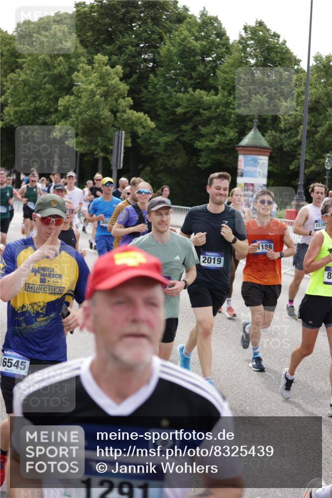 29.06.2025 - hella hamburg halbmarathon Jannik Wohlers http://msf.ph/oto/8325439 29.06.2025 10:39:46 Lombardsbrücke 1018, 1037, 1058, 1076, 1291, 1691, 2019, 2109, 2254, 2515, 2572, 2866, 2888, 3237, 3515, 3607, 3808, 4173, 4271, 4471, 4756, 5113, 5229, 5263, 5351, 5352, 5877, 5901, 6097, 6463, 6548, 6673, 6750, 6866, 6876, 6890, 6920, 7108, 7174, 7455, 7675, 7850, 8815, 9187, 9195, 9292, 9495, 10474, 10806, 10818, 10953, 11188, 11242, 11244, 11653, 11717, 12414, 12444, 12501, 12760, 12906, 13005, 13069, 13290, 13410, 13577, 13651, 15111, 16681, 17318 meine-sportfotos.de