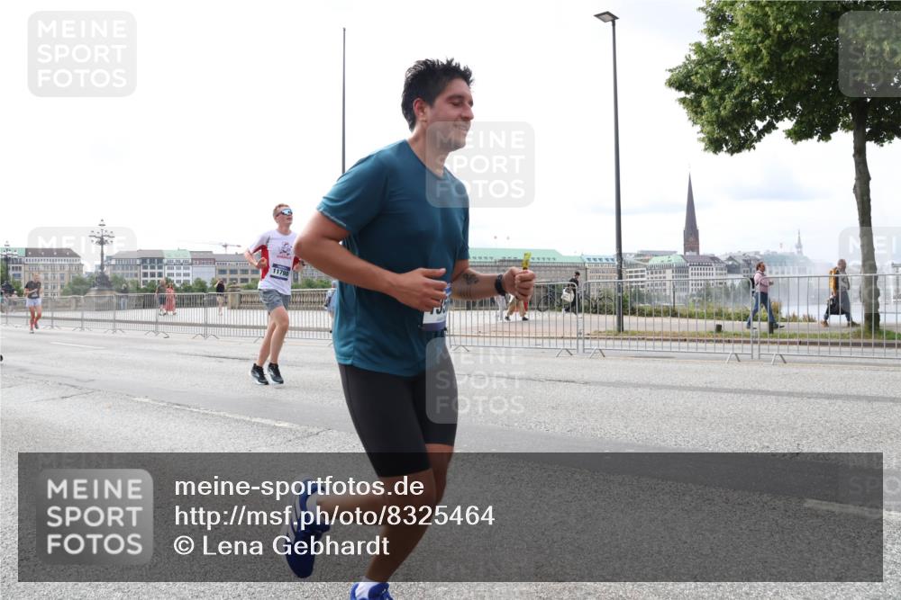 29.06.2025 - hella hamburg halbmarathon Lena Gebhardt http://msf.ph/oto/8325464 29.06.2025 10:23:17 Lombardsbrücke 11798, 1048, 1362, 1853, 2925, 3029, 3034, 4190, 4266, 4391, 4728, 4793, 5406, 5629, 6502, 6578, 6784, 6785, 6849, 7029, 7266, 7820, 7891, 8687, 8688, 8716, 8918, 8920, 9133, 9301, 9877, 9913, 10205, 10739, 11798, 11879, 12025, 12073, 12190, 12265, 12874, 13560, 13921, 14041, 14265, 14338, 14510, 14512, 14525, 14821, 15709, 16185, 16251, 16416, 16558, 17013, 17099, 17199, 17207, 17299, 17719 meine-sportfotos.de