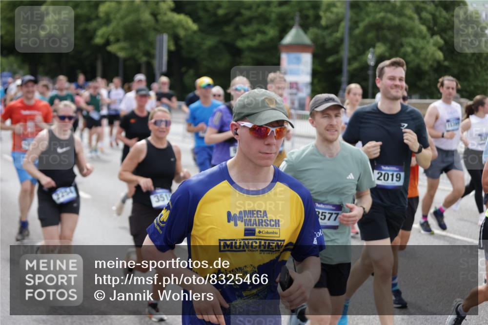 29.06.2025 - hella hamburg halbmarathon Jannik Wohlers http://msf.ph/oto/8325466 29.06.2025 10:39:46 Lombardsbrücke 1018, 1037, 1058, 1076, 1291, 1691, 2019, 2109, 2254, 2515, 2572, 2866, 2888, 3237, 3515, 3607, 3808, 4173, 4271, 4471, 4756, 5113, 5229, 5263, 5351, 5352, 5877, 5901, 6097, 6463, 6548, 6673, 6750, 6866, 6876, 6890, 6920, 7108, 7174, 7455, 7675, 7850, 8815, 9187, 9195, 9292, 9495, 10474, 10806, 10818, 10953, 11188, 11242, 11244, 11653, 11717, 12414, 12444, 12501, 12760, 12906, 13005, 13069, 13290, 13410, 13577, 13651, 15111, 16681, 17318 meine-sportfotos.de