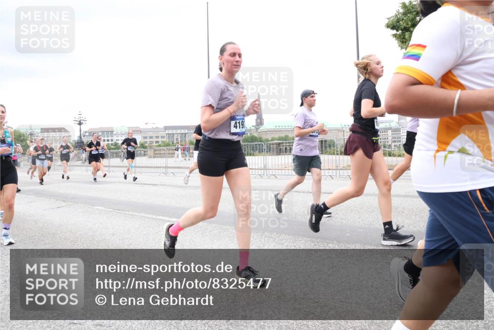 29.06.2025 - hella hamburg halbmarathon Lena Gebhardt http://msf.ph/oto/8325477 29.06.2025 10:57:41 Lombardsbrücke 419, 1123, 1242, 1248, 1265, 1643, 2015, 2041, 2451, 2567, 2900, 3191, 3195, 3385, 3388, 3433, 3644, 3723, 3750, 3954, 4059, 4086, 4106, 4180, 4197, 4521, 4830, 5117, 5316, 5632, 5736, 5738, 6337, 6827, 6857, 6916, 7172, 7193, 7556, 7720, 7728, 7787, 8035, 8159, 8287, 8386, 8474, 8540, 8552, 8708, 8713, 8773, 8851, 8853, 8873, 9059, 9110, 9233, 9318, 9394, 9398, 9436, 9496, 9613 meine-sportfotos.de