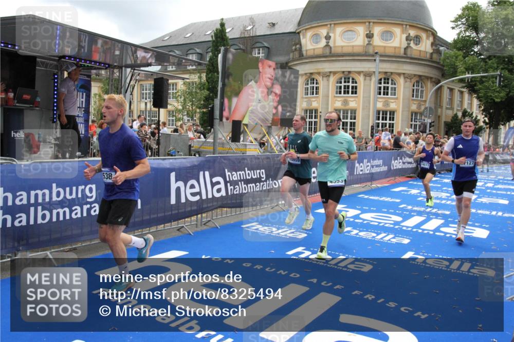29.06.2025 - hella hamburg halbmarathon Michael Strokosch http://msf.ph/oto/8325494 29.06.2025 10:48:43 Ziel 2442, 4553, 5421, 9538, 10859, 14511, 15384, 15573, 17127 meine-sportfotos.de