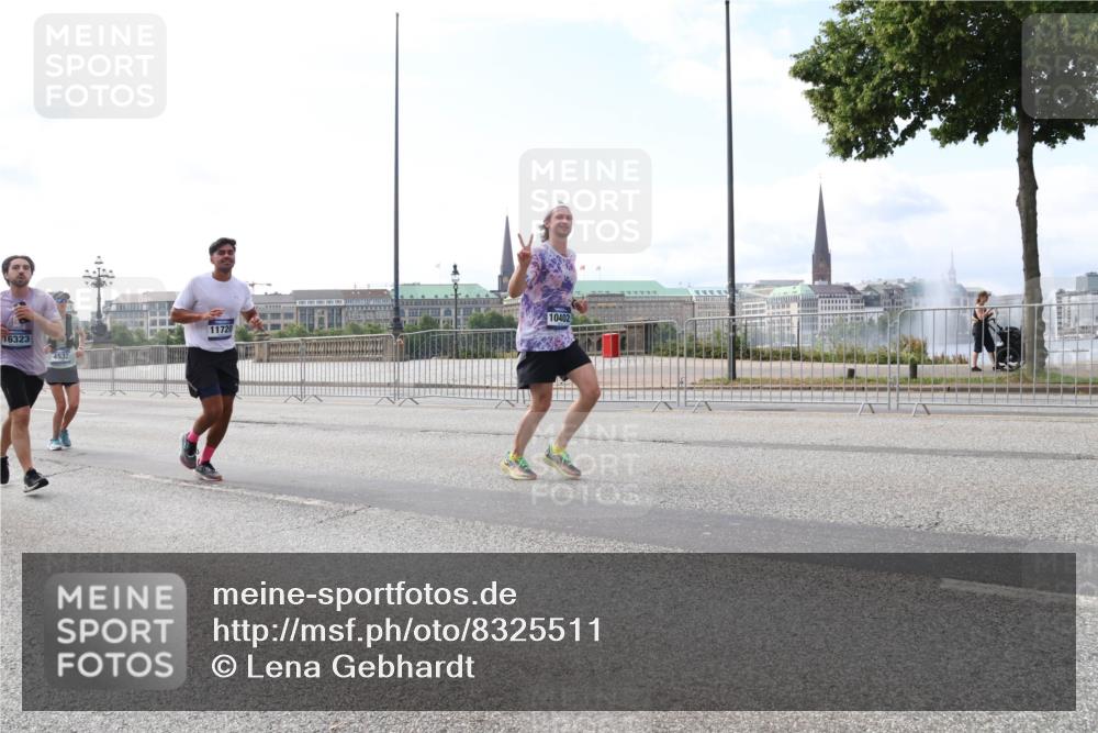 29.06.2025 - hella hamburg halbmarathon Lena Gebhardt http://msf.ph/oto/8325511 29.06.2025 10:12:55 Lombardsbrücke 16323, 10402, 11720, 4532, 1020, 1051, 1249, 1610, 1785, 1851, 1939, 2531, 2891, 2942, 2963, 2964, 3182, 3248, 3262, 4453, 4532, 4554, 5150, 5166, 5597, 5598, 6207, 7014, 7873, 7907, 8398, 8405, 8917, 8971, 9141, 9254, 10067, 10402, 10581, 11025, 11720, 12456, 13566, 13816, 14404, 14540, 14869, 15012, 15369, 15531, 16030, 16255, 16323, 16437, 16473, 16826, 16911, 17061, 17699, 17994, 18048, 18178, 18320, 18493, 18530 meine-sportfotos.de
