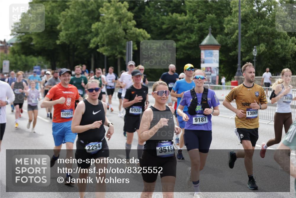 29.06.2025 - hella hamburg halbmarathon Jannik Wohlers http://msf.ph/oto/8325552 29.06.2025 10:39:47 Lombardsbrücke 1018, 1037, 1058, 1291, 1691, 2019, 2109, 2254, 2515, 2572, 2866, 2888, 3237, 3295, 3515, 3607, 3808, 4173, 4271, 4471, 4756, 5113, 5263, 5351, 5352, 5877, 5901, 6097, 6463, 6548, 6673, 6750, 6866, 6876, 6890, 6920, 7108, 7174, 7675, 7850, 8815, 9187, 9195, 9495, 10474, 10806, 10818, 10953, 11188, 11244, 11653, 11717, 11970, 12364, 12414, 12444, 12501, 12760, 13005, 13069, 13290, 13410, 13577, 13651, 15111, 15549, 15927, 16681, 17318 meine-sportfotos.de