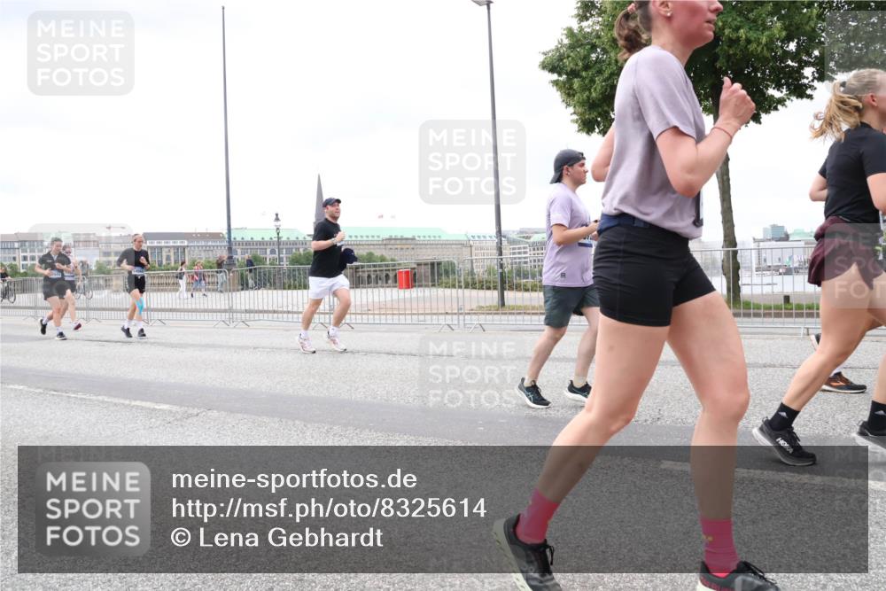 29.06.2025 - hella hamburg halbmarathon Lena Gebhardt http://msf.ph/oto/8325614 29.06.2025 10:57:42 Lombardsbrücke 1123, 1242, 1248, 1265, 1643, 2015, 2041, 2451, 2567, 2900, 3191, 3195, 3385, 3388, 3433, 3644, 3723, 3750, 3954, 4059, 4086, 4106, 4180, 4197, 4521, 4830, 5117, 5316, 5632, 5736, 5738, 6316, 6337, 6827, 6857, 6916, 7172, 7193, 7556, 7720, 7728, 7787, 8035, 8159, 8287, 8386, 8474, 8540, 8552, 8708, 8713, 8773, 8851, 8853, 8873, 9059, 9110, 9233, 9318, 9394, 9398, 9436, 9496, 9613 meine-sportfotos.de