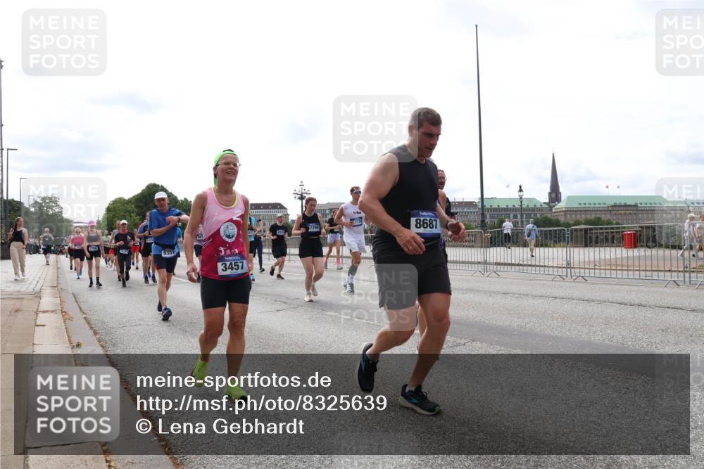 29.06.2025 - hella hamburg halbmarathon Lena Gebhardt http://msf.ph/oto/8325639 29.06.2025 10:23:19 Lombardsbrücke 2766, 9301, 3457, 7299, 8687, 1048, 1362, 1853, 2925, 3029, 3034, 4190, 4266, 4391, 4728, 4793, 5406, 5629, 6502, 6578, 6784, 6785, 6849, 7029, 7266, 7820, 7891, 8687, 8688, 8716, 8918, 8920, 9133, 9301, 9877, 9913, 10205, 10739, 11798, 11879, 12025, 12073, 12190, 12265, 12874, 13560, 14041, 14265, 14338, 14510, 14512, 14821, 15709, 16185, 16251, 16416, 16558, 17013, 17099, 17199, 17207, 17299, 17719 meine-sportfotos.de