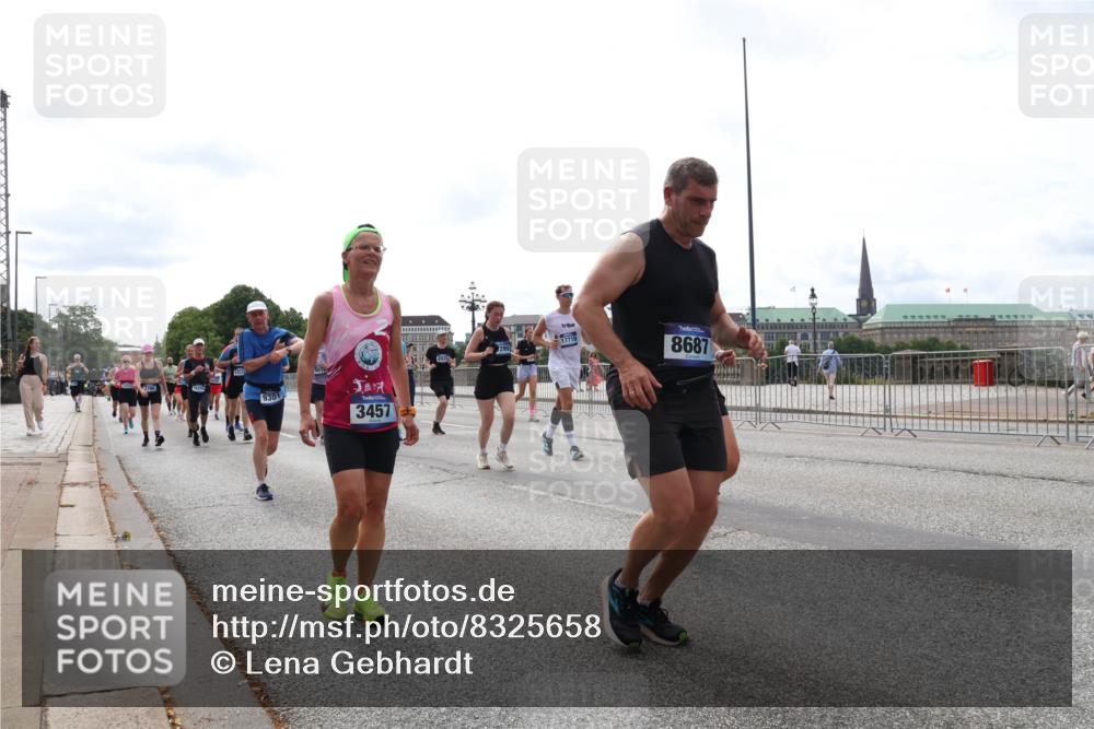 29.06.2025 - hella hamburg halbmarathon Lena Gebhardt http://msf.ph/oto/8325658 29.06.2025 10:23:19 Lombardsbrücke 9301, 3457, 8920, 17719, 8687, 1048, 1362, 1853, 2925, 3029, 3034, 4190, 4266, 4391, 4728, 4793, 5406, 5629, 6502, 6578, 6784, 6785, 6849, 7029, 7266, 7820, 7891, 8687, 8688, 8716, 8918, 8920, 9133, 9301, 9877, 9913, 10205, 10739, 11798, 11879, 12025, 12073, 12190, 12265, 12874, 13560, 14041, 14265, 14338, 14510, 14512, 14821, 15709, 16185, 16251, 16416, 16558, 17013, 17099, 17199, 17207, 17299, 17719 meine-sportfotos.de