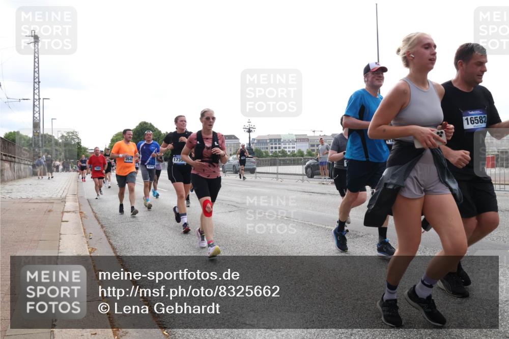 29.06.2025 - hella hamburg halbmarathon Lena Gebhardt http://msf.ph/oto/8325662 29.06.2025 10:37:42 Lombardsbrücke 2640, 6243, 1735, 16582, 1022, 1276, 1337, 1475, 1578, 1799, 1819, 1985, 2016, 2199, 2486, 2640, 2853, 3230, 3246, 3633, 4097, 5139, 5146, 5171, 5186, 5522, 5560, 5790, 5875, 5940, 6243, 6362, 6697, 6821, 6955, 7085, 7124, 7235, 7244, 7321, 7350, 7544, 7696, 7777, 7823, 8811, 8843, 8985, 9247, 9288, 9524, 9895, 10159, 10506, 10836, 11087, 11543, 12123, 12254, 12472, 12824, 16680, 17798 meine-sportfotos.de