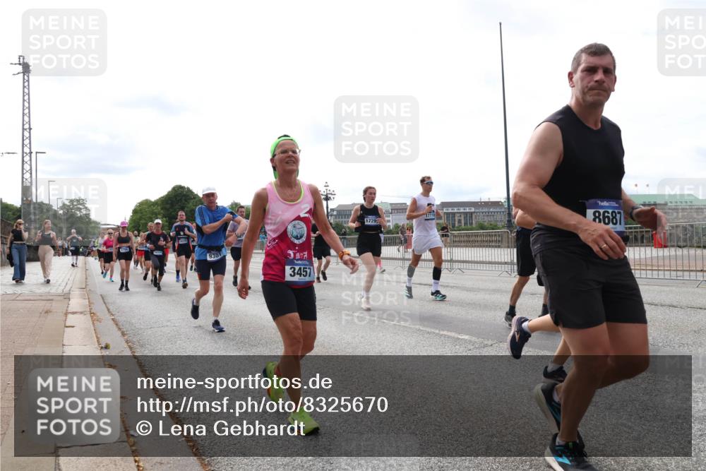 29.06.2025 - hella hamburg halbmarathon Lena Gebhardt http://msf.ph/oto/8325670 29.06.2025 10:23:20 Lombardsbrücke 9301, 3457, 17719, 8687, 1048, 1304, 1362, 1853, 2925, 3029, 3034, 4190, 4266, 4391, 4728, 4793, 5406, 5629, 6502, 6578, 6784, 6785, 6849, 7029, 7266, 7820, 7891, 8687, 8688, 8716, 8918, 8920, 9133, 9301, 9877, 9913, 10205, 10739, 11300, 11798, 11879, 12025, 12073, 12190, 12265, 12874, 13560, 14041, 14265, 14338, 14510, 14512, 14821, 15709, 16185, 16251, 16416, 16558, 17013, 17099, 17199, 17207, 17299, 17719 meine-sportfotos.de