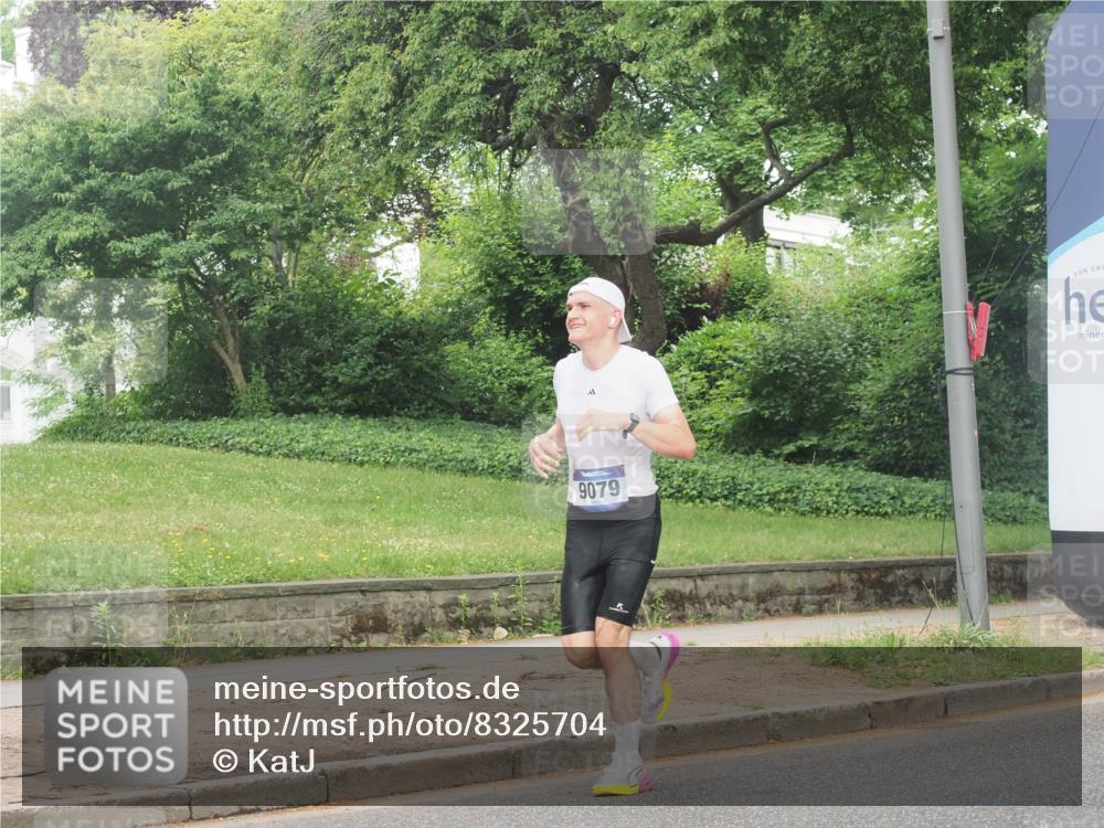 29.06.2025 - hella hamburg halbmarathon KatJ http://msf.ph/oto/8325704 29.06.2025 10:17:01 Zwischen KM18-KM19  meine-sportfotos.de