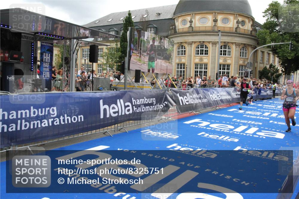29.06.2025 - hella hamburg halbmarathon Michael Strokosch http://msf.ph/oto/8325751 29.06.2025 10:48:47 Ziel 1094, 1884, 1892, 2442, 9482, 11519, 12533, 14511, 15384, 17007, 17127 meine-sportfotos.de
