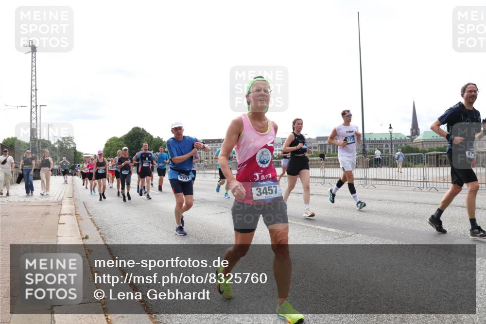 29.06.2025 - hella hamburg halbmarathon Lena Gebhardt http://msf.ph/oto/8325760 29.06.2025 10:23:20 Lombardsbrücke 14338, 9301, 3457, 7719, 475, 1048, 1304, 1362, 1853, 2925, 3029, 3034, 4190, 4266, 4391, 4728, 4793, 5406, 5629, 6502, 6578, 6784, 6785, 6849, 7029, 7266, 7820, 7891, 8687, 8688, 8716, 8918, 8920, 9133, 9301, 9877, 9913, 10205, 10739, 11300, 11798, 11879, 12025, 12073, 12190, 12265, 12874, 13560, 14041, 14265, 14338, 14510, 14512, 14821, 15709, 16185, 16251, 16416, 16558, 17013, 17099, 17199, 17207, 17299, 17719 meine-sportfotos.de