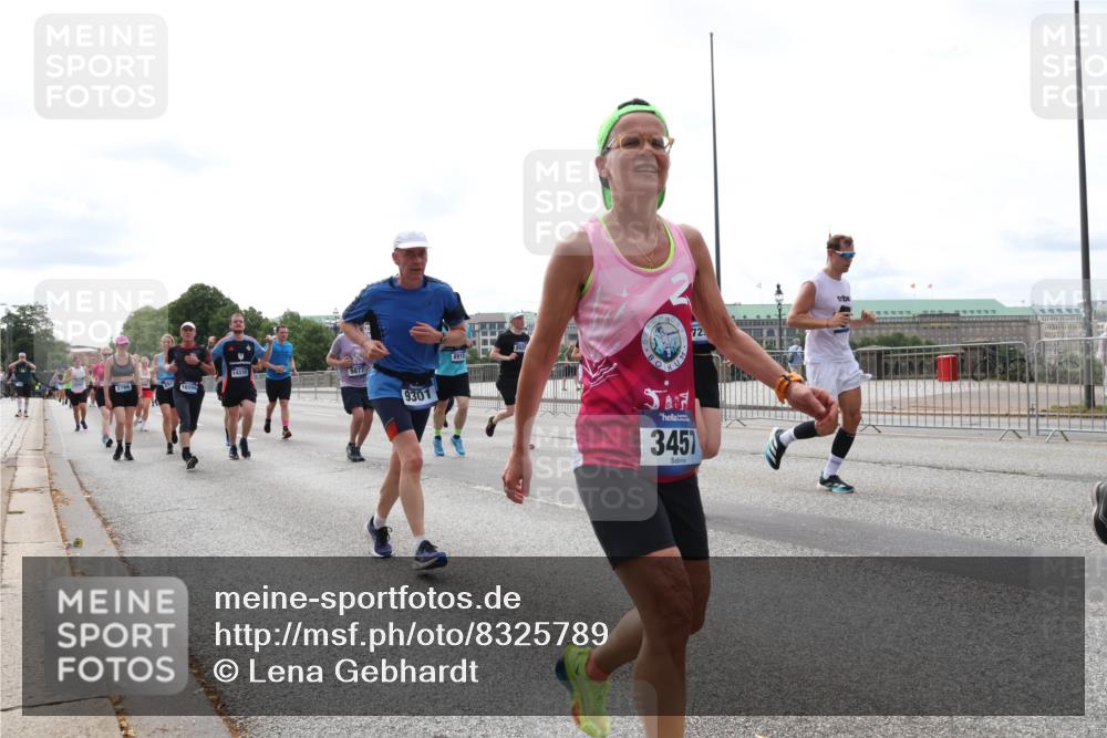 29.06.2025 - hella hamburg halbmarathon Lena Gebhardt http://msf.ph/oto/8325789 29.06.2025 10:23:21 Lombardsbrücke 2766, 16958, 9877, 72, 9301, 3451, 1048, 1304, 1362, 1853, 2925, 3029, 3034, 4190, 4266, 4391, 4728, 4793, 5160, 5406, 6502, 6578, 6784, 6785, 6849, 7029, 7266, 7820, 7891, 8687, 8688, 8716, 8918, 8920, 9133, 9301, 9877, 9913, 10205, 10739, 11300, 11798, 11879, 12025, 12073, 12190, 12265, 12874, 13560, 14041, 14265, 14338, 14510, 14512, 14821, 15709, 16185, 16251, 16416, 16558, 17013, 17099, 17199, 17207, 17299, 17719 meine-sportfotos.de