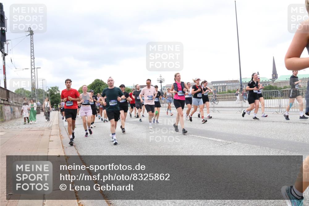 29.06.2025 - hella hamburg halbmarathon Lena Gebhardt http://msf.ph/oto/8325862 29.06.2025 10:57:44 Lombardsbrücke 18992, 1643, 16319, 113, 18583, 15288, 385, 3438, 15033, 1123, 1242, 1248, 1265, 1388, 1643, 2015, 2041, 2451, 2567, 2900, 3191, 3195, 3385, 3388, 3433, 3644, 3750, 3936, 3954, 4059, 4086, 4106, 4180, 4197, 4429, 4521, 4830, 5117, 5316, 5632, 5736, 5738, 6316, 6337, 6827, 6857, 6916, 7172, 7193, 7556, 7720, 7728, 8035, 8159, 8287, 8386, 8474, 8540, 8552, 8708, 8713, 8773, 8851, 8853, 8873, 9059, 9110, 9233, 9318, 9394, 9398, 9436, 9496, 9613 meine-sportfotos.de
