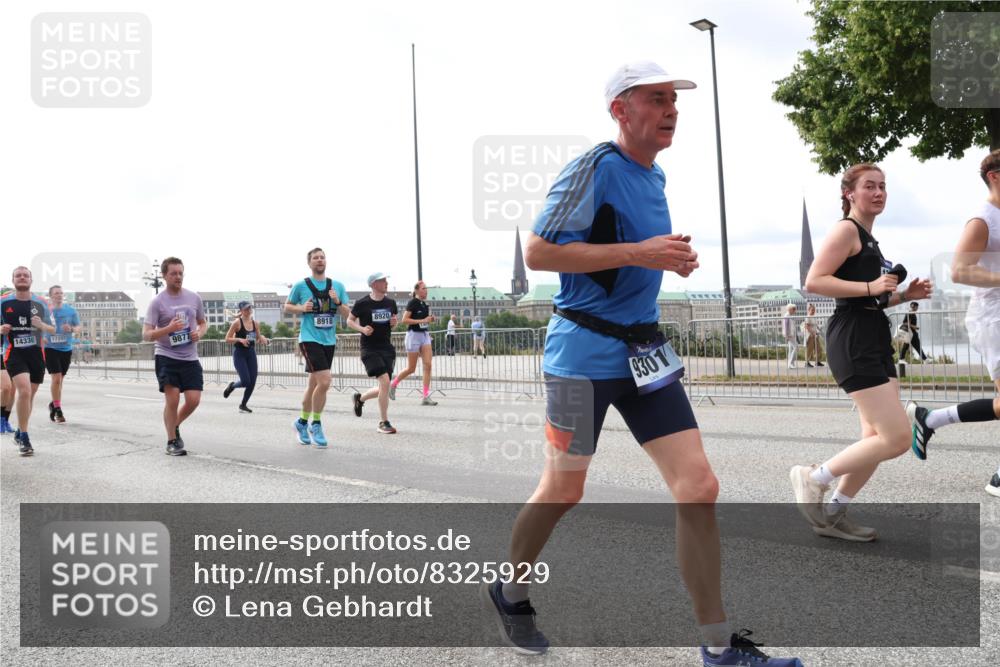 29.06.2025 - hella hamburg halbmarathon Lena Gebhardt http://msf.ph/oto/8325929 29.06.2025 10:23:22 Lombardsbrücke 14338, 17207, 8918, 9877, 8920, 9301, 1048, 1304, 1362, 1853, 2925, 3029, 3034, 4190, 4266, 4391, 4728, 4793, 5160, 5406, 6502, 6578, 6784, 6785, 6849, 7029, 7266, 7820, 7891, 8687, 8688, 8716, 8918, 8920, 9133, 9301, 9877, 9913, 10205, 10739, 11300, 11798, 11879, 12025, 12073, 12190, 12265, 12874, 13560, 14041, 14265, 14338, 14510, 14512, 14821, 15709, 16185, 16251, 16416, 16558, 17013, 17099, 17199, 17207, 17299, 17719 meine-sportfotos.de