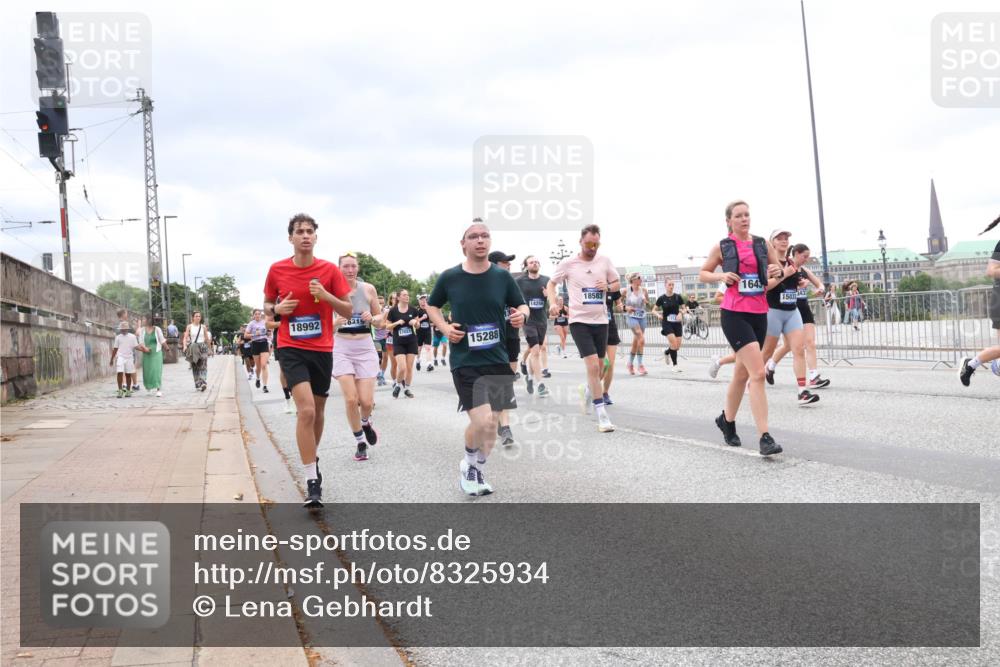 29.06.2025 - hella hamburg halbmarathon Lena Gebhardt http://msf.ph/oto/8325934 29.06.2025 10:57:45 Lombardsbrücke 18992, 15288, 18583, 164, 14256, 1500343, 1123, 1242, 1248, 1265, 1388, 1643, 2015, 2041, 2451, 2567, 2900, 3191, 3195, 3385, 3388, 3433, 3644, 3750, 3936, 3954, 4059, 4086, 4106, 4180, 4197, 4429, 4521, 4830, 5117, 5632, 5676, 5736, 5738, 6316, 6337, 6827, 6857, 6916, 7172, 7193, 7556, 7720, 7728, 8035, 8159, 8287, 8386, 8474, 8540, 8552, 8708, 8713, 8773, 8851, 8853, 8873, 9059, 9180, 9233, 9318, 9394, 9398, 9436, 9496, 9613 meine-sportfotos.de