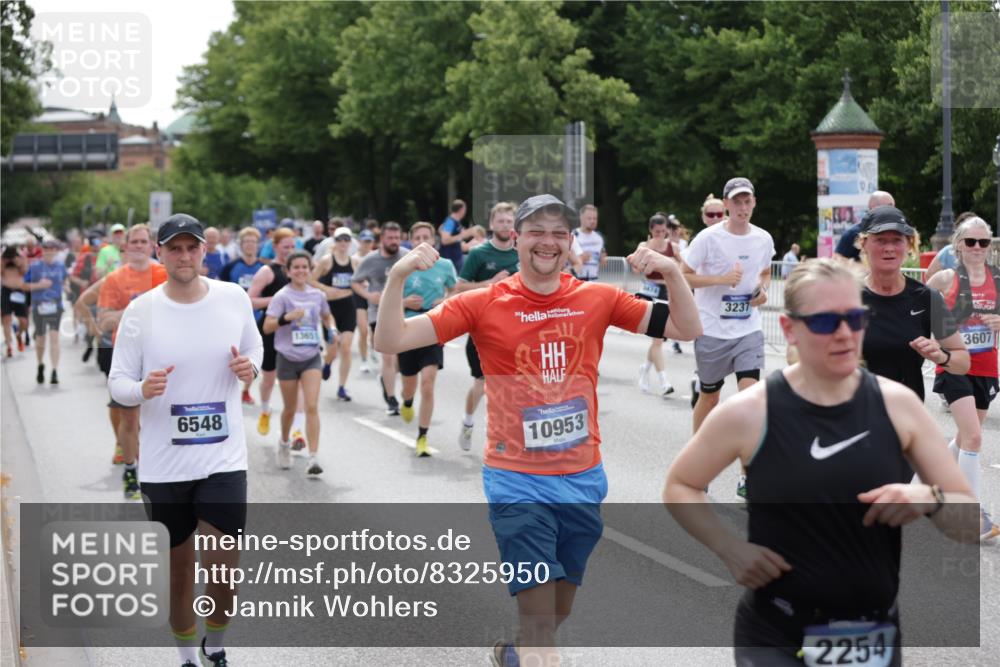 29.06.2025 - hella hamburg halbmarathon Jannik Wohlers http://msf.ph/oto/8325950 29.06.2025 10:39:48 Lombardsbrücke 1018, 1037, 1058, 1291, 1691, 2019, 2109, 2254, 2515, 2572, 2866, 2888, 3237, 3295, 3515, 3607, 3808, 4173, 4271, 4471, 4756, 5113, 5263, 5351, 5352, 5877, 5901, 6097, 6463, 6548, 6673, 6750, 6866, 6876, 6890, 6920, 7108, 7174, 7675, 7850, 8815, 9187, 9195, 9495, 10474, 10806, 10818, 10953, 11176, 11188, 11244, 11653, 11717, 11970, 11973, 12364, 12444, 12501, 12760, 13005, 13069, 13290, 13410, 13466, 13577, 13651, 14851, 15549, 15927, 16681, 17318 meine-sportfotos.de