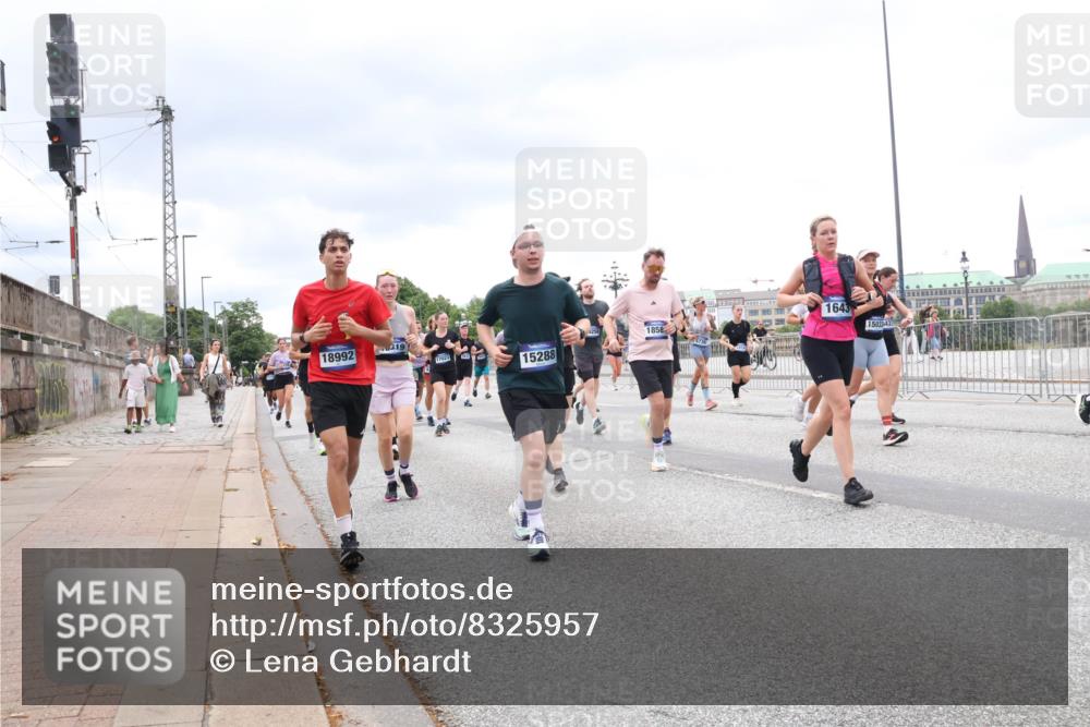 29.06.2025 - hella hamburg halbmarathon Lena Gebhardt http://msf.ph/oto/8325957 29.06.2025 10:57:45 Lombardsbrücke 18992, 319, 17023, 15288, 1858, 1643, 150343, 1123, 1242, 1248, 1265, 1388, 1643, 2015, 2041, 2451, 2567, 2900, 3191, 3195, 3385, 3388, 3433, 3644, 3750, 3936, 3954, 4059, 4086, 4106, 4180, 4197, 4429, 4521, 4830, 5117, 5632, 5676, 5736, 5738, 6316, 6337, 6827, 6857, 6916, 7172, 7193, 7556, 7720, 7728, 8035, 8159, 8287, 8386, 8474, 8540, 8552, 8708, 8713, 8773, 8851, 8853, 8873, 9059, 9180, 9233, 9318, 9394, 9398, 9436, 9496, 9613 meine-sportfotos.de