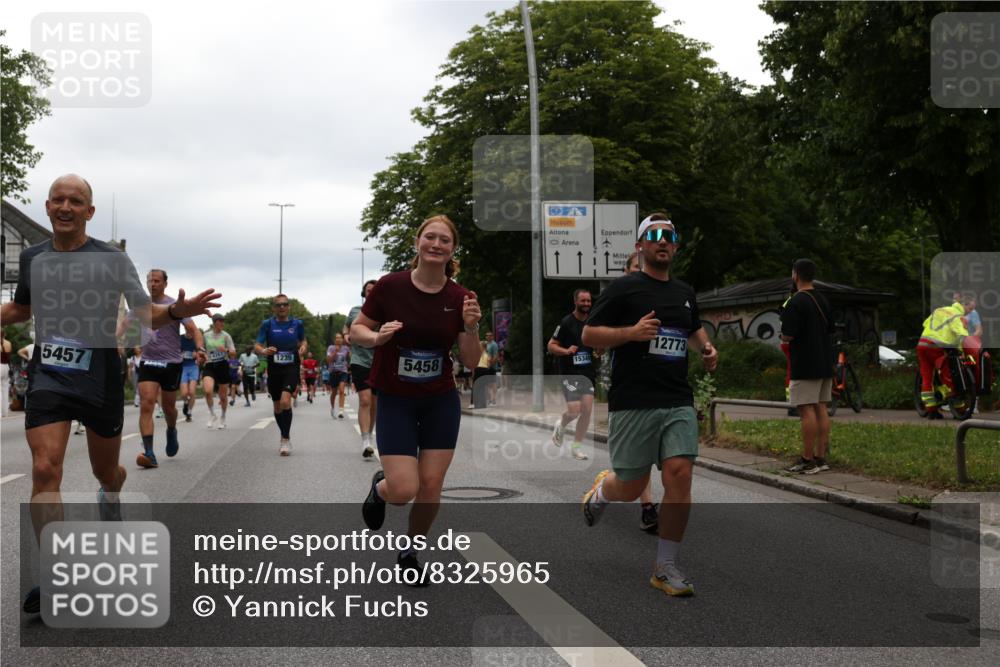 29.06.2025 - hella hamburg halbmarathon Yannick Fuchs http://msf.ph/oto/8325965 29.06.2025 10:51:30 20KM 1200, 1239, 1563, 1715, 1719, 1972, 2236, 2606, 2652, 2806, 3141, 3575, 4261, 4579, 5015, 5134, 5391, 5457, 5458, 6281, 6302, 6720, 6892, 7159, 7833, 8744, 9450, 10383, 10408, 12144, 12509, 12773, 12774, 13376, 13664, 14737, 14951, 15090, 15189, 15220, 15229, 15349, 15664, 16418, 16517, 17455, 17543, 17758, 18508 meine-sportfotos.de