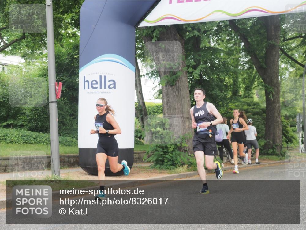 29.06.2025 - hella hamburg halbmarathon KatJ http://msf.ph/oto/8326017 29.06.2025 10:17:03 Zwischen KM18-KM19  meine-sportfotos.de