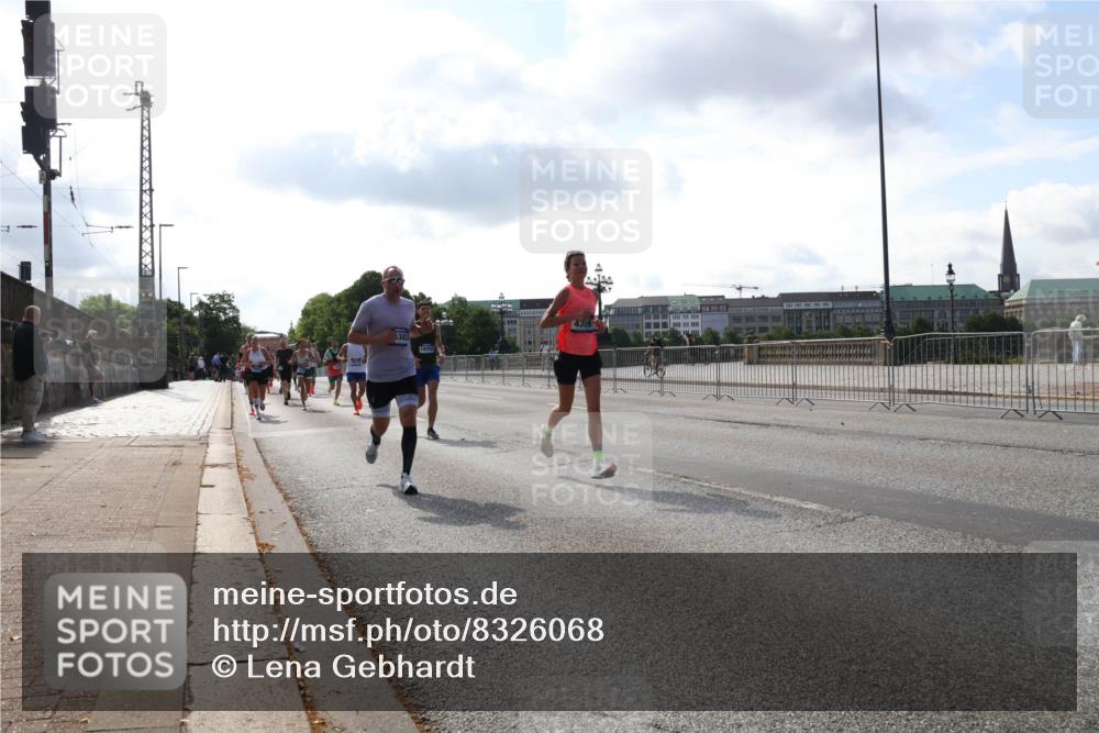29.06.2025 - hella hamburg halbmarathon Lena Gebhardt http://msf.ph/oto/8326068 29.06.2025 09:48:36 Lombardsbrücke 5303, 18259, 1042, 1290, 1385, 1505, 1710, 1743, 2262, 2399, 2767, 3480, 3547, 3959, 4359, 4381, 4860, 5003, 5091, 5307, 5315, 5554, 5709, 6684, 6829, 6993, 7152, 7154, 7884, 8121, 8571, 8933, 9403, 9643, 10190, 10404, 10793, 10852, 11620, 11929, 12044, 12051, 12488, 12514, 12916, 13483, 13595, 13940, 13975, 14875, 14908, 15931, 15959, 16119 meine-sportfotos.de