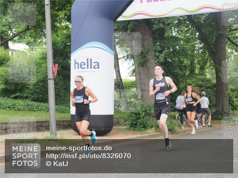 29.06.2025 - hella hamburg halbmarathon KatJ http://msf.ph/oto/8326070 29.06.2025 10:17:03 Zwischen KM18-KM19  meine-sportfotos.de
