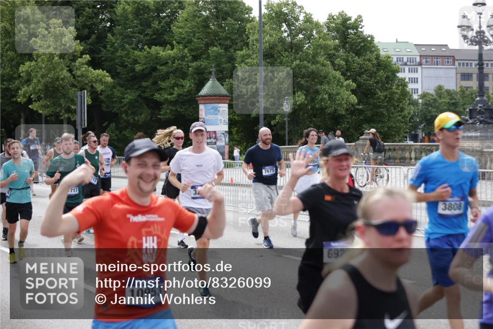 29.06.2025 - hella hamburg halbmarathon Jannik Wohlers http://msf.ph/oto/8326099 29.06.2025 10:39:49 Lombardsbrücke 1018, 1037, 1291, 1691, 2019, 2109, 2254, 2515, 2572, 2866, 2888, 3237, 3295, 3515, 3607, 3808, 3810, 4173, 4271, 4471, 4756, 5113, 5263, 5351, 5352, 5877, 5901, 5975, 6097, 6463, 6548, 6673, 6750, 6866, 6876, 6890, 6920, 7108, 7174, 7675, 7850, 8815, 9187, 9495, 10474, 10806, 10818, 10953, 11176, 11188, 11244, 11653, 11717, 11970, 11973, 12364, 12444, 12501, 12760, 13005, 13069, 13290, 13410, 13466, 13577, 13651, 14851, 15549, 15927, 16681, 17318 meine-sportfotos.de