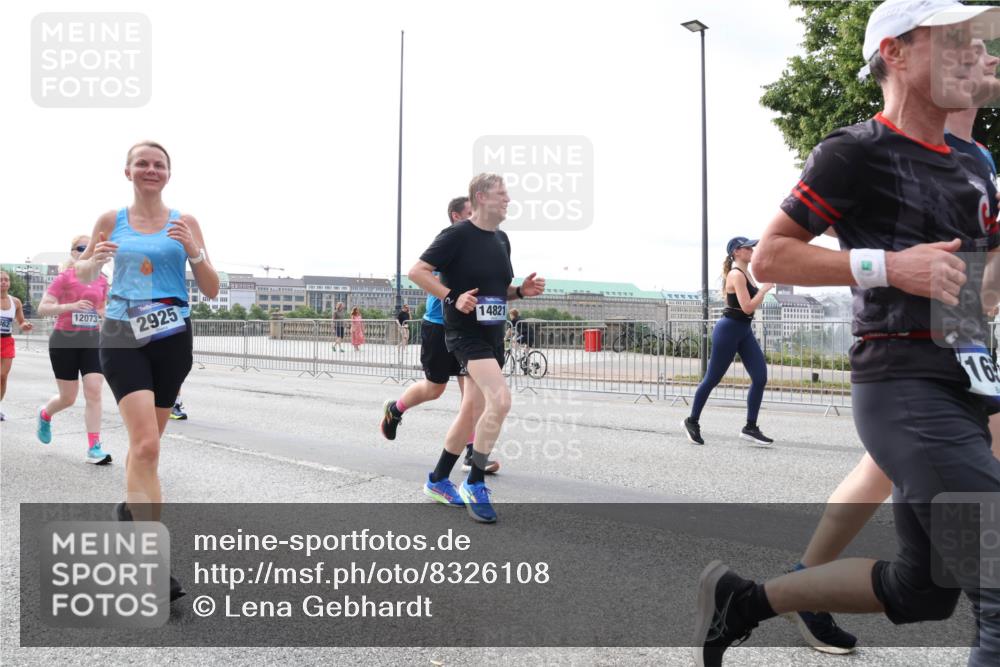 29.06.2025 - hella hamburg halbmarathon Lena Gebhardt http://msf.ph/oto/8326108 29.06.2025 10:23:24 Lombardsbrücke 262, 12073, 2925, 14821, 16, 1048, 1304, 1362, 1853, 2925, 3029, 3034, 4190, 4266, 4391, 4646, 4728, 4793, 5160, 5406, 6502, 6578, 6747, 6784, 6785, 6849, 7029, 7266, 7820, 7891, 8687, 8688, 8716, 8918, 8920, 9133, 9301, 9715, 9877, 9913, 10205, 10739, 11300, 11793, 11798, 11879, 12025, 12073, 12265, 12874, 13560, 14041, 14265, 14338, 14510, 14512, 14821, 15709, 16185, 16251, 16416, 16558, 17013, 17099, 17199, 17207, 17299, 17719 meine-sportfotos.de