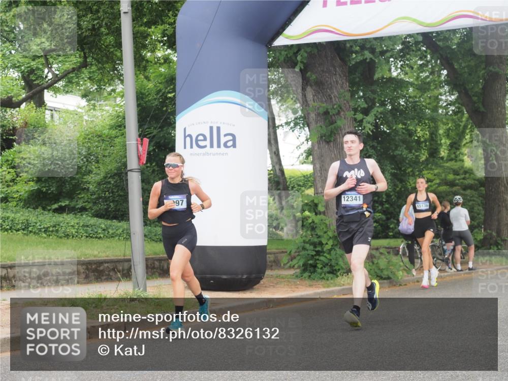 29.06.2025 - hella hamburg halbmarathon KatJ http://msf.ph/oto/8326132 29.06.2025 10:17:04 Zwischen KM18-KM19  meine-sportfotos.de