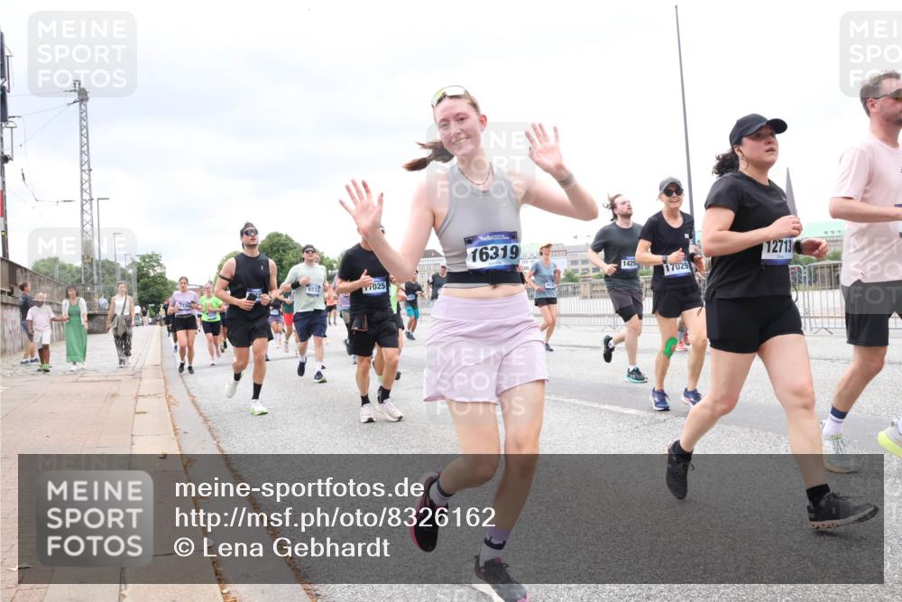 29.06.2025 - hella hamburg halbmarathon Lena Gebhardt http://msf.ph/oto/8326162 29.06.2025 10:57:46 Lombardsbrücke 7720, 9233, 7025, 16319, 12713, 1425, 17029, 1123, 1242, 1248, 1265, 1388, 1643, 2015, 2041, 2451, 2567, 2900, 3191, 3385, 3388, 3433, 3644, 3750, 3936, 3954, 4059, 4180, 4197, 4429, 4521, 4830, 5117, 5632, 5676, 5736, 5738, 6316, 6337, 6827, 6857, 6916, 7172, 7193, 7556, 7720, 7728, 7977, 7990, 8035, 8159, 8287, 8386, 8474, 8540, 8552, 8708, 8713, 8773, 8853, 8873, 9059, 9180, 9233, 9318, 9394, 9398, 9436, 9481, 9496, 9613, 9832 meine-sportfotos.de