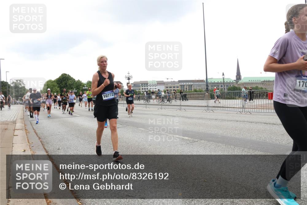 29.06.2025 - hella hamburg halbmarathon Lena Gebhardt http://msf.ph/oto/8326192 29.06.2025 10:47:23 Lombardsbrücke 10772, 13431, 170, 1045, 1073, 1185, 1286, 1434, 1463, 1523, 1593, 1607, 1704, 1961, 2148, 2211, 2327, 2407, 2537, 2555, 2556, 2665, 2882, 2981, 2994, 3339, 4037, 4184, 4239, 4325, 4423, 4483, 4806, 4895, 4974, 4975, 5111, 5114, 5621, 5622, 5796, 5895, 5953, 6255, 6256, 6485, 6496, 6879, 6995, 7073, 7403, 7430, 7431, 7630, 7631, 7970, 8105, 8131, 8270, 8486, 8550, 8684, 8706, 8915, 8953, 8967, 9018, 9687, 10991, 11351, 11458, 11730, 11738, 11802 meine-sportfotos.de