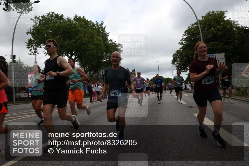 29.06.2025 - hella hamburg halbmarathon Yannick Fuchs http://msf.ph/oto/8326205 29.06.2025 10:51:31 20KM 1200, 1239, 1563, 1715, 1719, 1972, 2236, 2606, 2652, 2759, 2806, 2883, 3141, 3575, 4261, 4579, 5015, 5134, 5391, 5457, 5458, 6281, 6302, 6720, 6892, 7159, 7833, 8744, 9450, 10383, 10408, 10599, 12144, 12509, 12773, 12774, 13376, 13664, 14737, 14951, 15090, 15189, 15220, 15229, 15349, 15664, 16418, 16517, 17455, 17543, 17758, 18508 meine-sportfotos.de