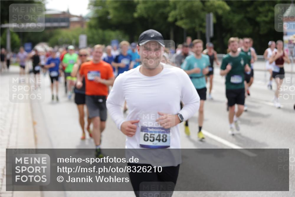 29.06.2025 - hella hamburg halbmarathon Jannik Wohlers http://msf.ph/oto/8326210 29.06.2025 10:39:49 Lombardsbrücke 1018, 1037, 1291, 1691, 2019, 2109, 2254, 2515, 2572, 2866, 2888, 3237, 3295, 3515, 3607, 3808, 3810, 4173, 4271, 4471, 4756, 5113, 5263, 5351, 5352, 5877, 5901, 5975, 6097, 6463, 6548, 6673, 6750, 6866, 6876, 6890, 6920, 7108, 7174, 7675, 7850, 8815, 9187, 9495, 10474, 10806, 10818, 10953, 11176, 11188, 11244, 11653, 11717, 11970, 11973, 12364, 12444, 12501, 12760, 13005, 13069, 13290, 13410, 13466, 13577, 13651, 14851, 15549, 15927, 16681, 17318 meine-sportfotos.de