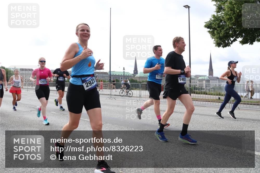 29.06.2025 - hella hamburg halbmarathon Lena Gebhardt http://msf.ph/oto/8326223 29.06.2025 10:23:25 Lombardsbrücke 1362, 12073, 8716, 2925, 17201, 14821, 1048, 1304, 1362, 1853, 2925, 3029, 3034, 4190, 4266, 4391, 4646, 4728, 4793, 5160, 5406, 6502, 6578, 6747, 6784, 6785, 6849, 7029, 7820, 7891, 8031, 8687, 8688, 8716, 8918, 8920, 9133, 9301, 9715, 9877, 9913, 10205, 10649, 10739, 11300, 11793, 11798, 11879, 12025, 12073, 12265, 12874, 13560, 14041, 14265, 14338, 14510, 14512, 14821, 15709, 16185, 16251, 16416, 16558, 17013, 17099, 17199, 17207, 17299, 17719 meine-sportfotos.de