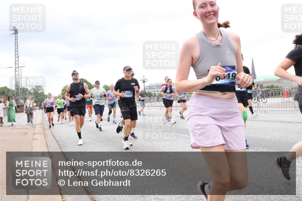 29.06.2025 - hella hamburg halbmarathon Lena Gebhardt http://msf.ph/oto/8326265 29.06.2025 10:57:47 Lombardsbrücke 9233, 1242, 7025, 0319, 13131, 1123, 1242, 1248, 1265, 1388, 1643, 2015, 2041, 2451, 2567, 2900, 3191, 3385, 3388, 3433, 3644, 3750, 3936, 3954, 4059, 4180, 4197, 4429, 4521, 4830, 5117, 5632, 5676, 5736, 5738, 6316, 6337, 6827, 6857, 6916, 7172, 7193, 7556, 7720, 7728, 7977, 7990, 8035, 8159, 8287, 8386, 8474, 8540, 8552, 8708, 8713, 8773, 8873, 9059, 9180, 9233, 9318, 9319, 9394, 9398, 9436, 9481, 9496, 9613, 9832 meine-sportfotos.de